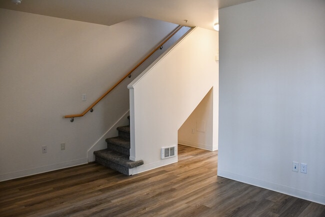 Building Photo - Glennwood Townhomes