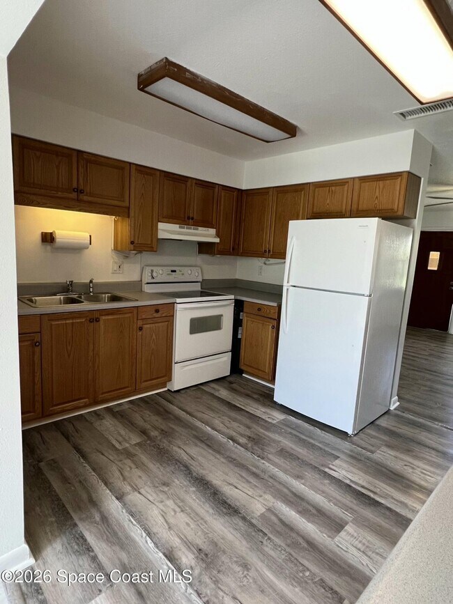 Building Photo - 2444 Mercury Dr