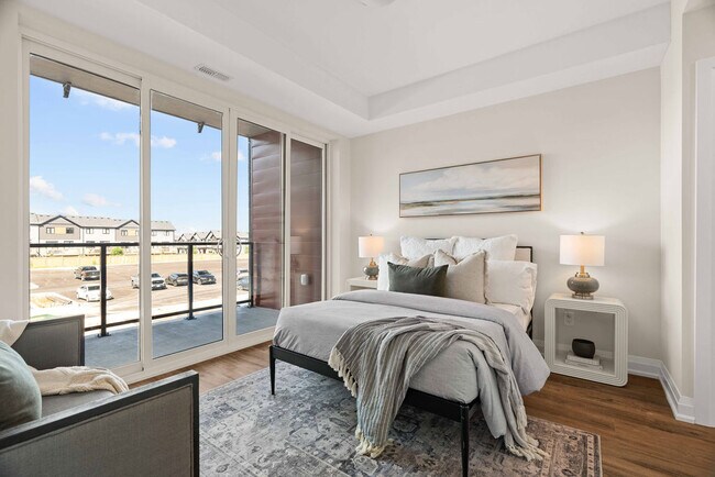 Photo du bâtiment - Amazing Corner 2 bed 2 bath. Lots of natural light!