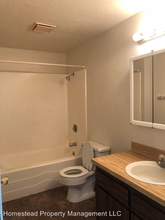Building Photo - 2 br, 1 bath House - 662 D ST