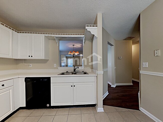 Foto del edificio - 6638 Shady Ridge Ln