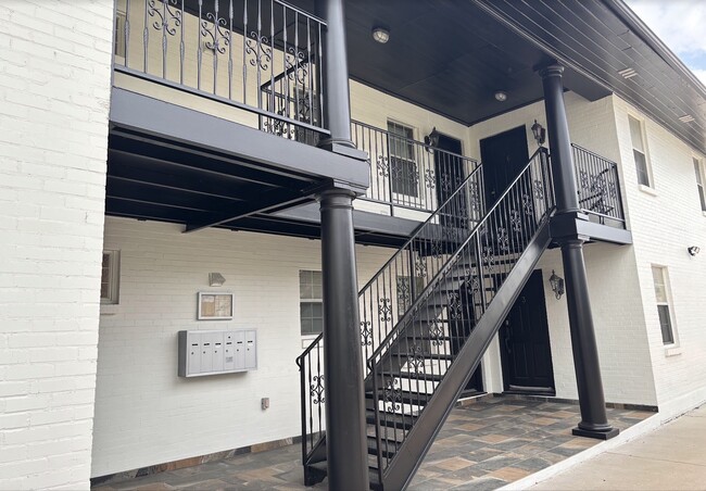 Building Photo - 2030 Portsmouth St