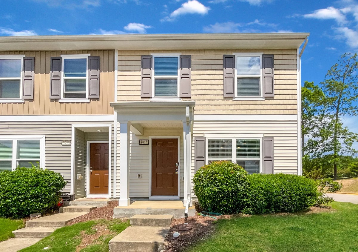 Primary Photo - 3-Bedroom Townhome in Highland Creek – Ava...