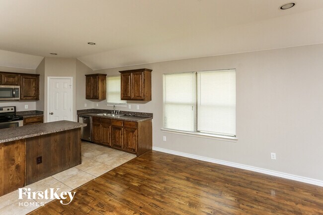 Building Photo - 623 Hilton Dr
