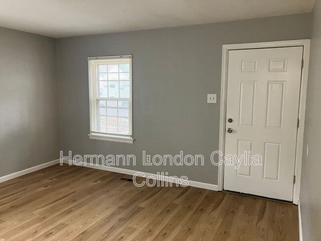 Building Photo - 8031 Aline Ave