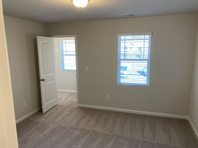 Foto del edificio - 2 bd 2.5 ba