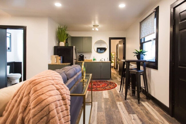 Foto del edificio - 1427 Sumner Ave