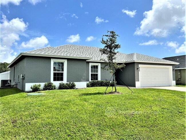 Building Photo - 455 SW Exmore Ave