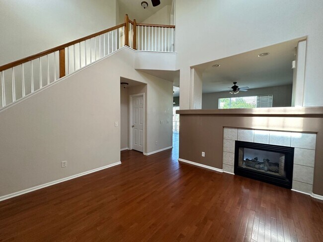 Foto del edificio - 5 Bed 4 Bath Home in Springs Ranch!!!