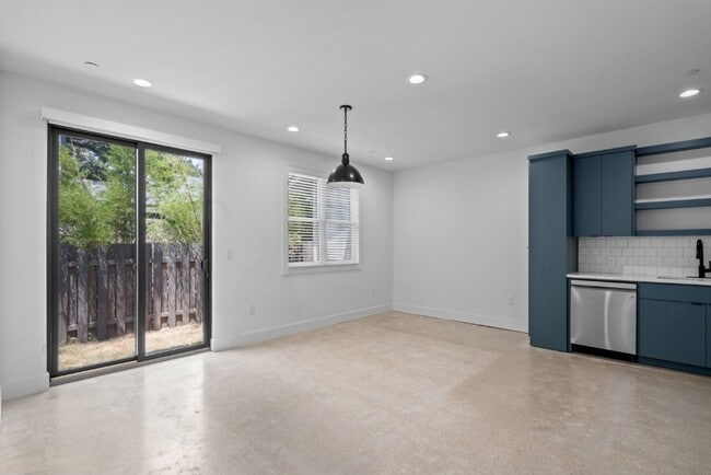 Building Photo - 4006 Avenue C