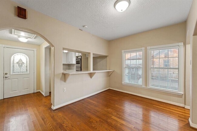Building Photo - 1615 Airline Dr