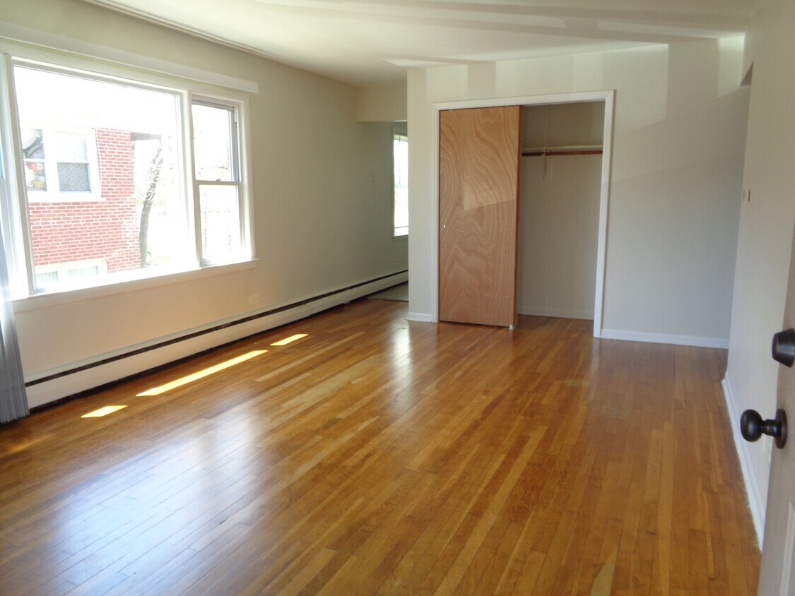 1340 N Main St Unit D11, Wheaton, IL 60187 Condo for Rent in Wheaton