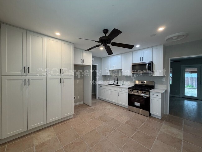 Foto del edificio - 1307 Pepper Tree Ln