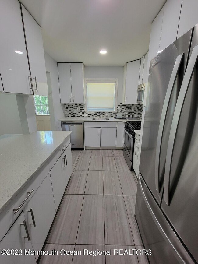 Building Photo - 871 Red Oaks Dr