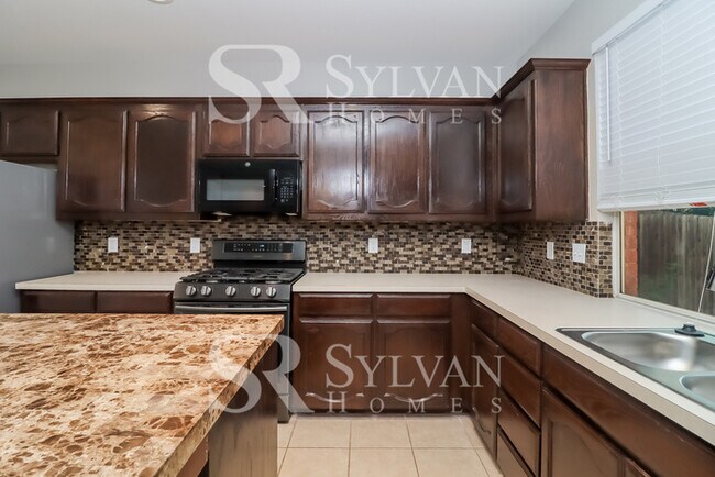 Foto del edificio - Welcome home to this stunning 3 bedroom, 2.5 bathroom home