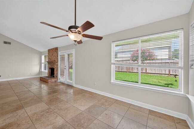 Foto del edificio - 22151 Birch Valley Dr