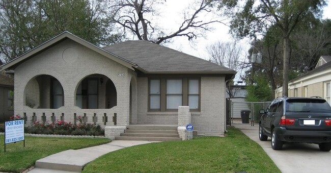 Building Photo - 2132 Sul Ross St