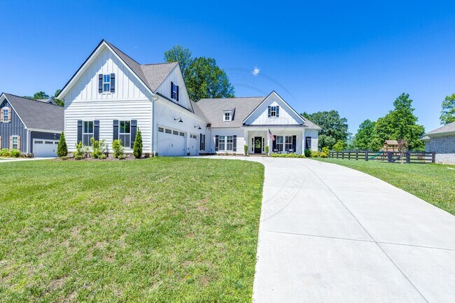 Foto del edificio - Elegant 4-Bedroom Home in Williamson County!
