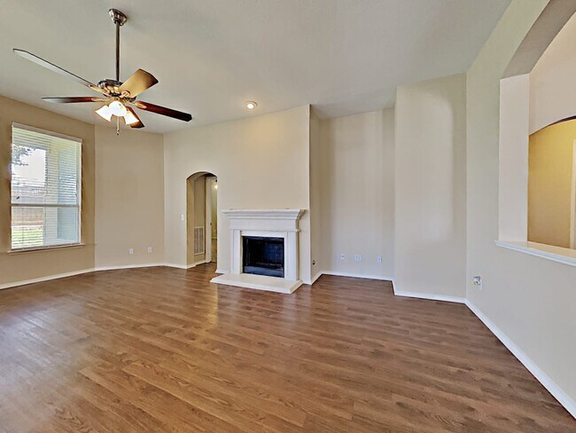 Building Photo - 5571 Zane Ct