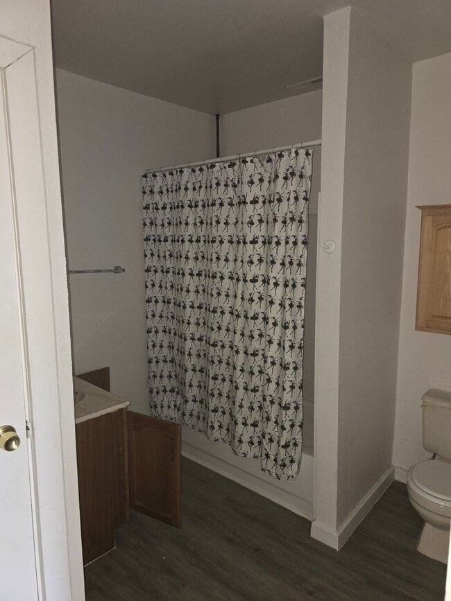 Building Photo - 301 E Lorena Ave