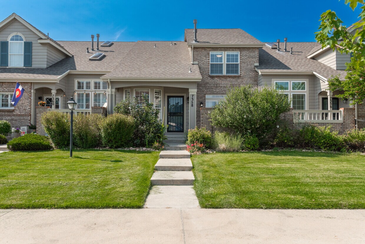 Front Entry - 7358 E Lowry Blvd