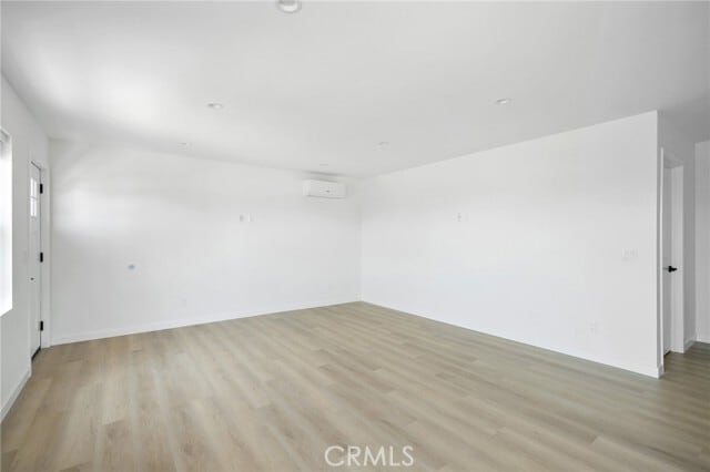 Foto del edificio - 842 E Cypress Ave