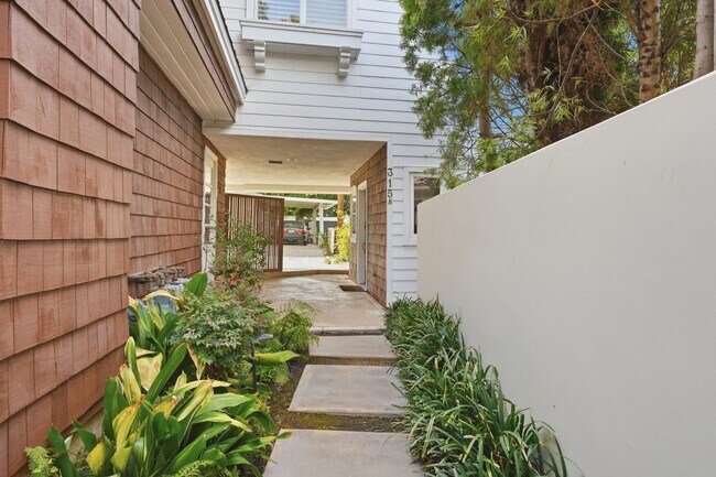 Foto del edificio - Premier Location in Corona Del Mar for 12-Month Lease