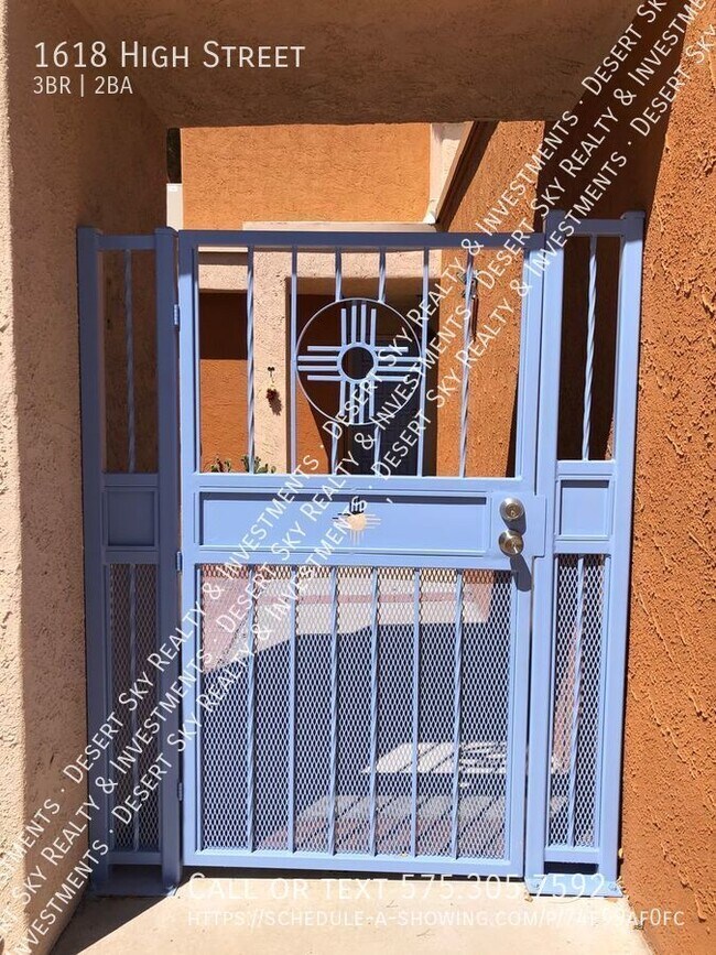 Building Photo - 3 Bedroom 2 Bathroom Townhouse