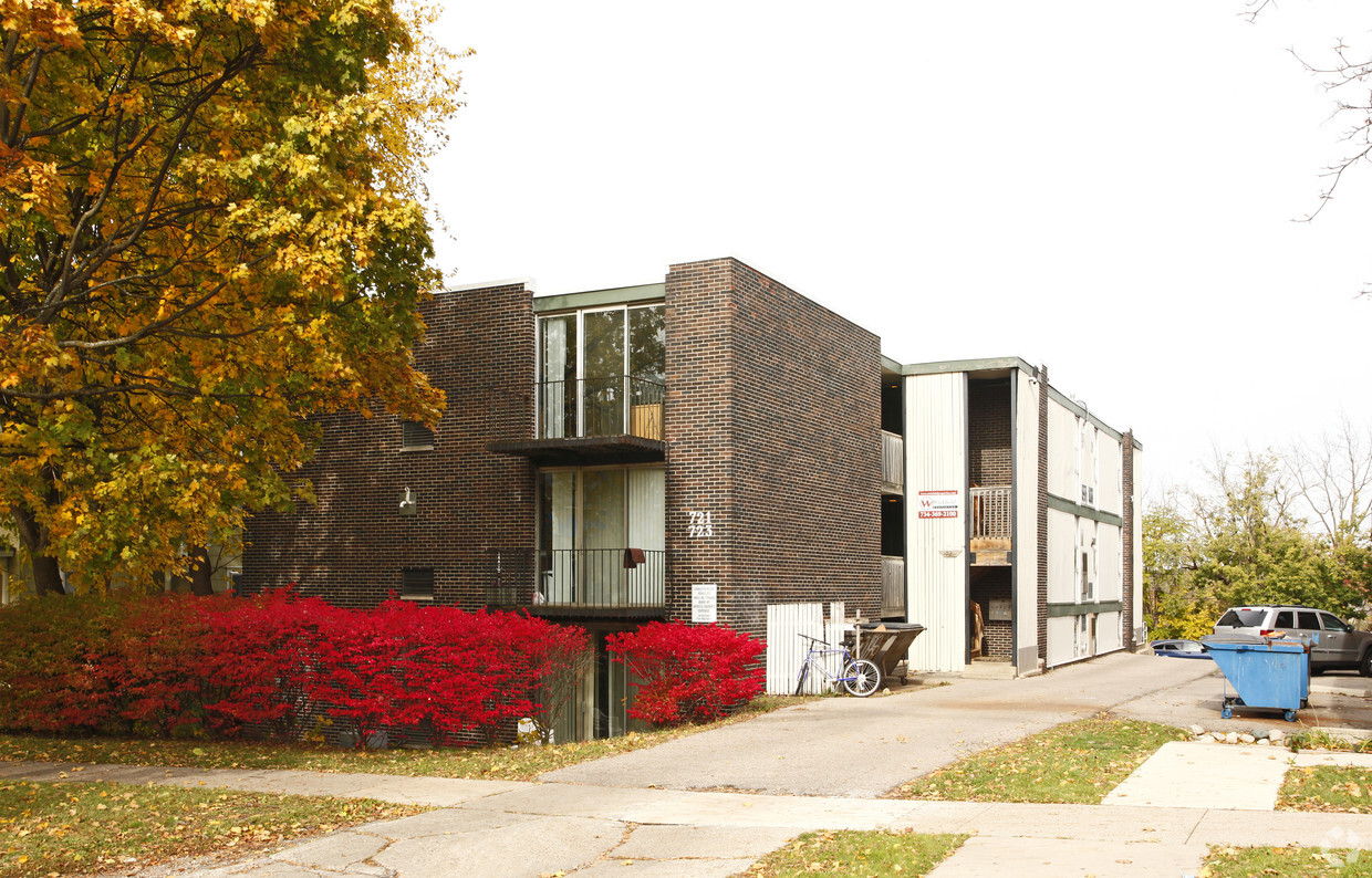 Primary Photo - Kingsley Apartments