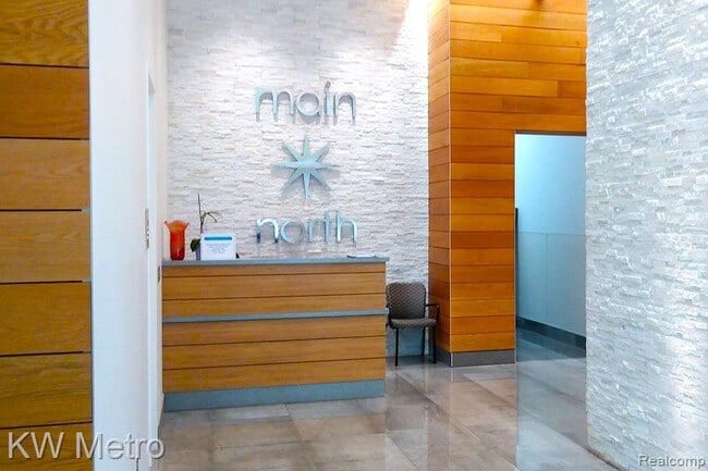 Foto del edificio - 350 N Main St