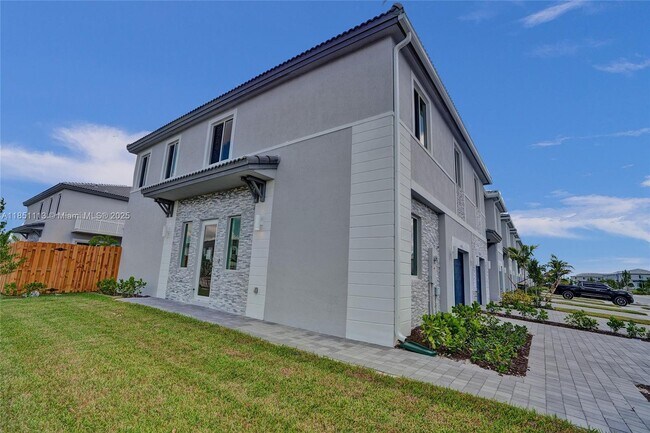 Foto del edificio - 633 SE 14th Ct