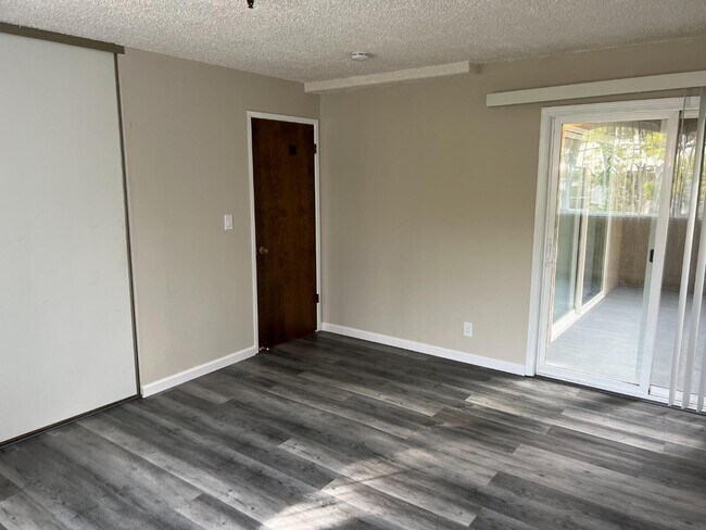 Building Photo - 1477 Grove Ave
