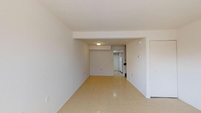 Building Photo - 930 Peach St