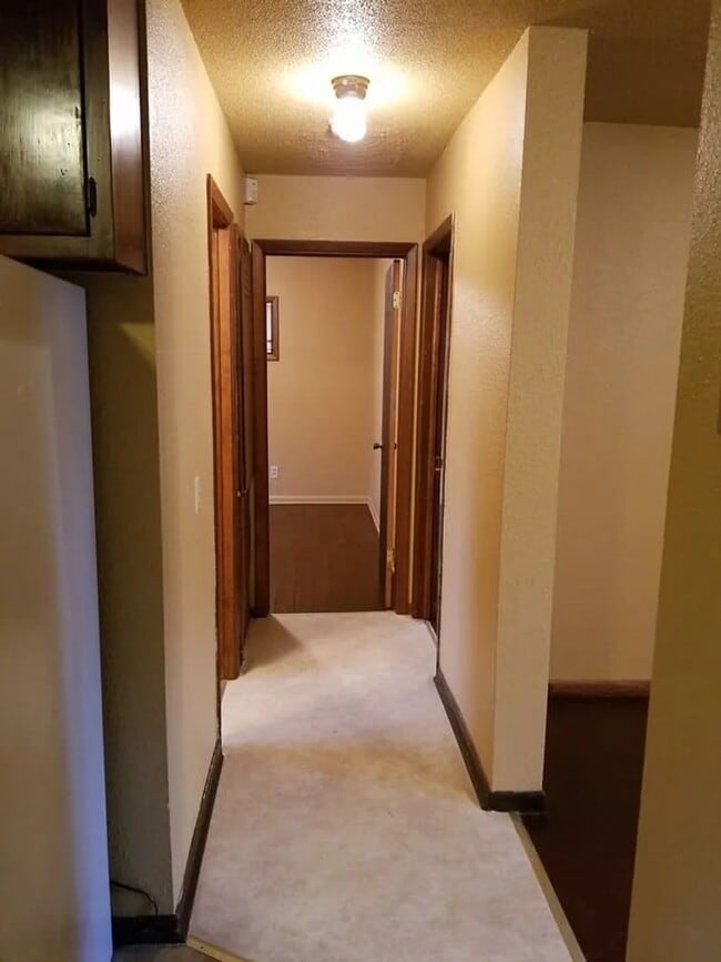 Building Photo - Charming 2-Bedroom 1 Bath Duplex!