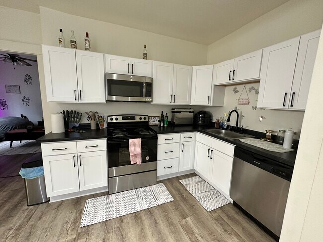 Foto del edificio - 537 S Water St