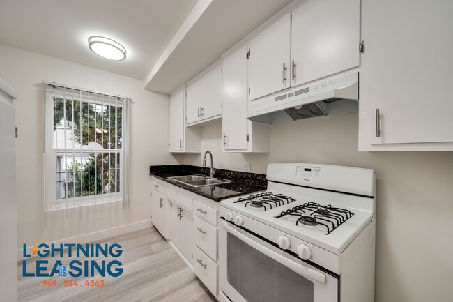 Building Photo - 922-925 Normandie Ave