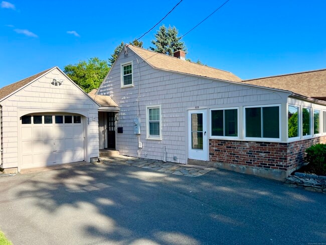 Building Photo - 609 Hunting Hill Ave