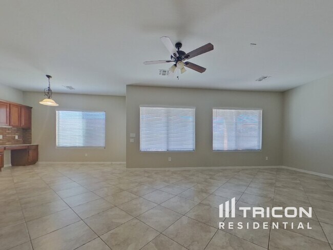 Foto del edificio - 16779 W Sonora St