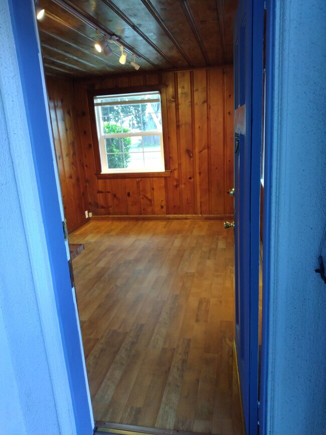 Building Photo - 2545 Taraval St