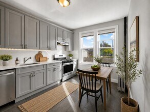 Building Photo - 86 W 45th St