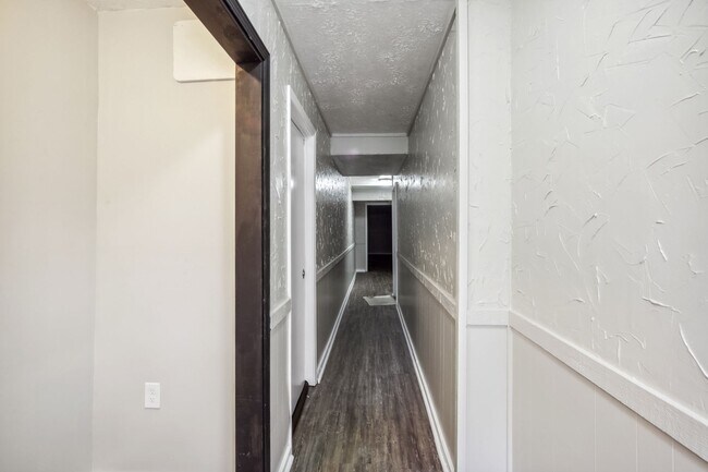 Building Photo - 530 Raven Springs Trail