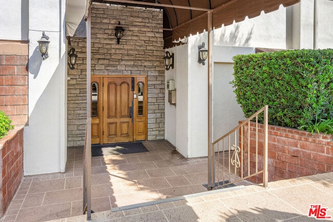 Foto del edificio - 12801 Moorpark St