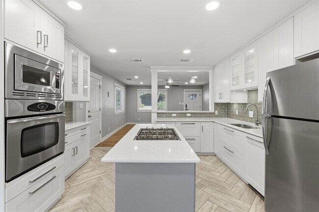 Foto del edificio - 5614 Shoalwood Ave