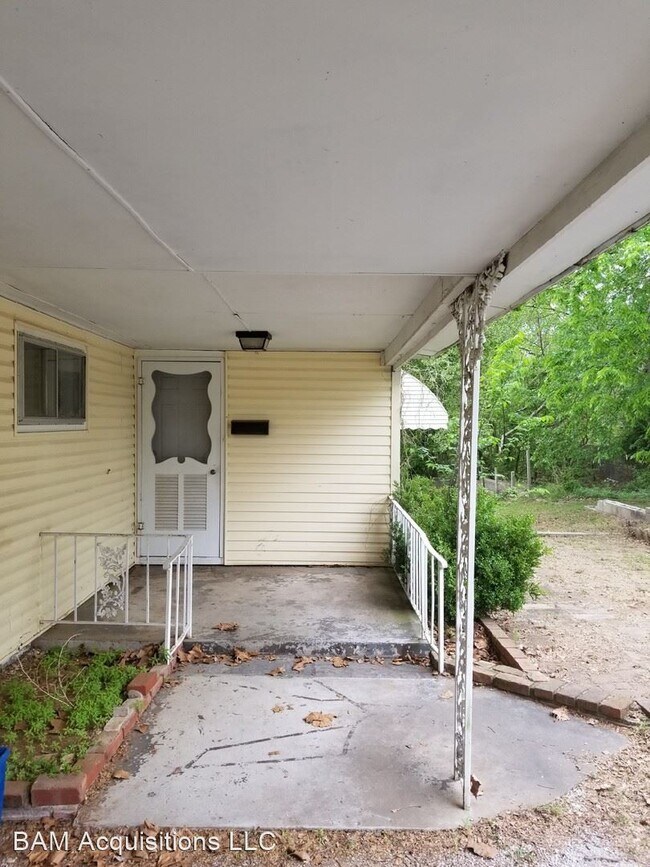 Building Photo - 2 br, 1 bath House - 329 E. Darrow St.