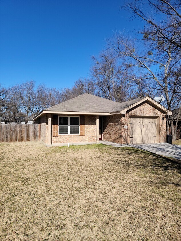 905 E Ave B Lampasas, TX 76550 Alquileres en Lampasas, TX