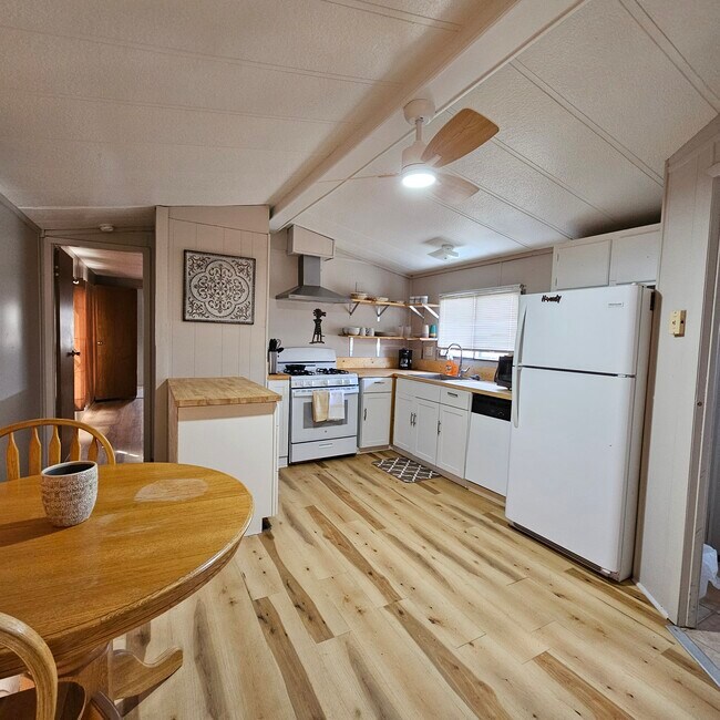 Foto del edificio - 801 N Hale Ave