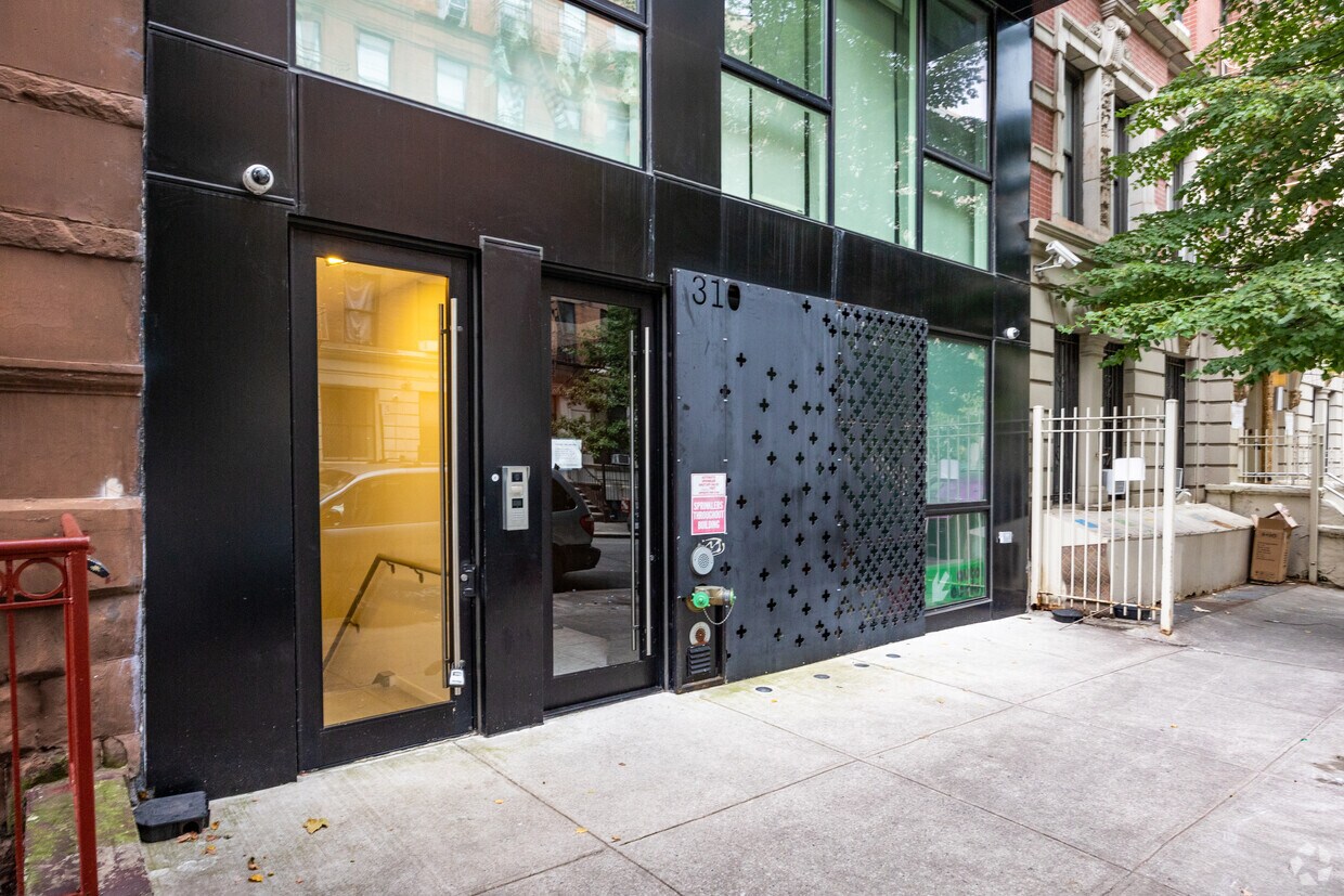 Building Photo - 310 W 114th St