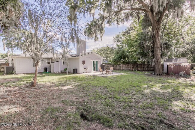 Building Photo - 1358 Hollyhock Cir