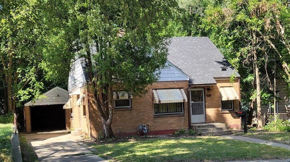 414 N Johnston Ave, Rockford, IL 61101