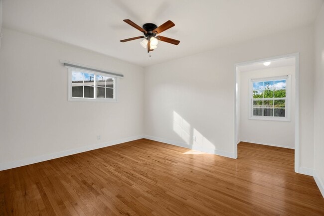 Building Photo - Desirable Fullerton Home 4 Bed 2 Bath w/ Pool & Jacuzzi